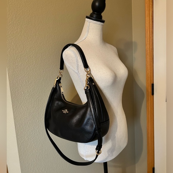 COACH East/West Harley Hobo Chalk Pebbled Leather. F38250. - Picture 11 of 12